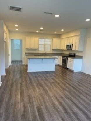 Kitchen - 11904 Nixon Ln