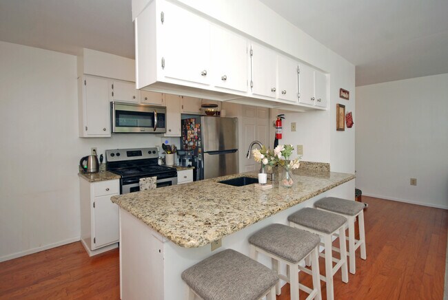 Kitchen - 31 Steeplechase Ct