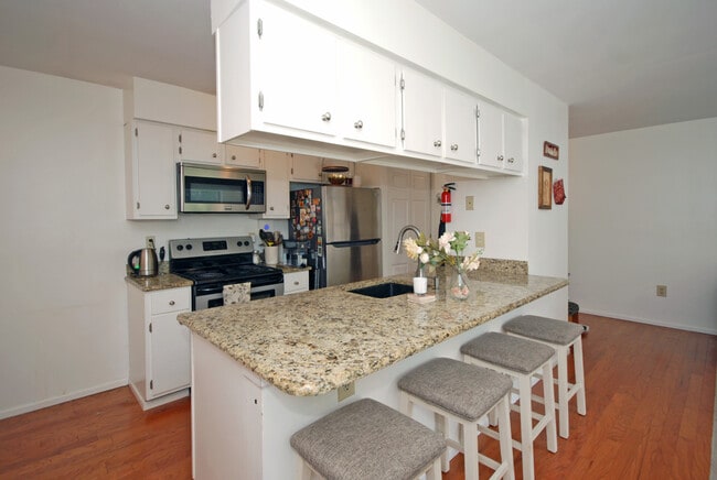 Kitchen - 31 Steeplechase Ct