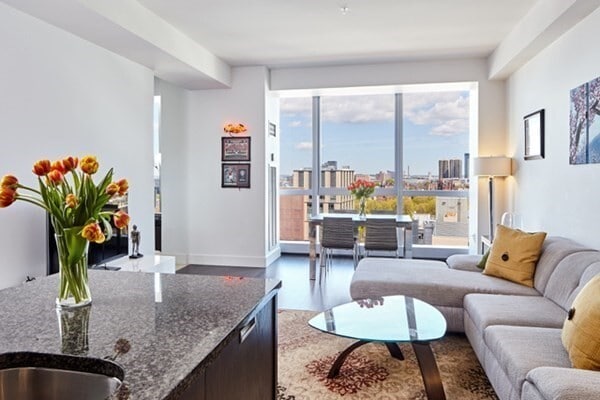 Building Photo - 115 Stuart St