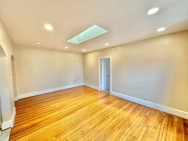 Building Photo - Dashing Dupont Circle 1 Bedroom Apt with skylight and building roof deck.