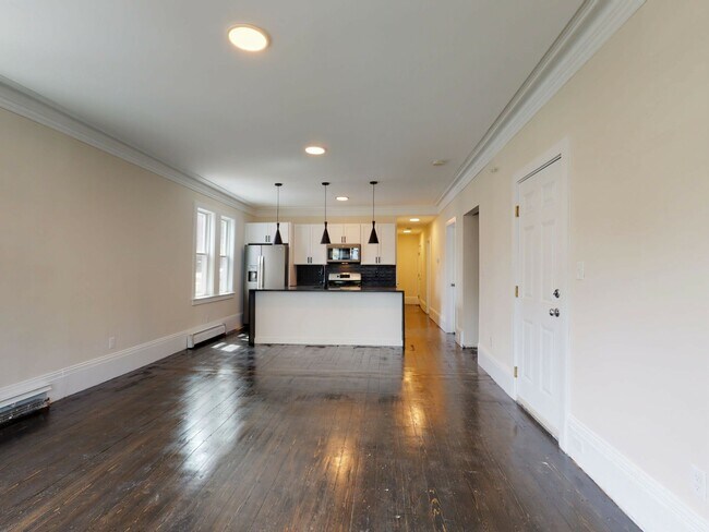 Building Photo - 839 Parker St