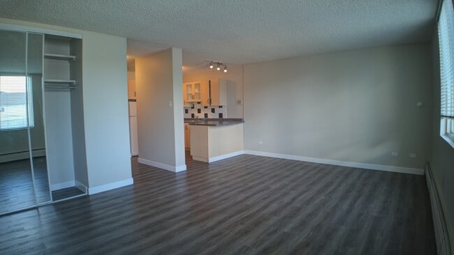 Building Photo - 11147 Whyte Ave NW