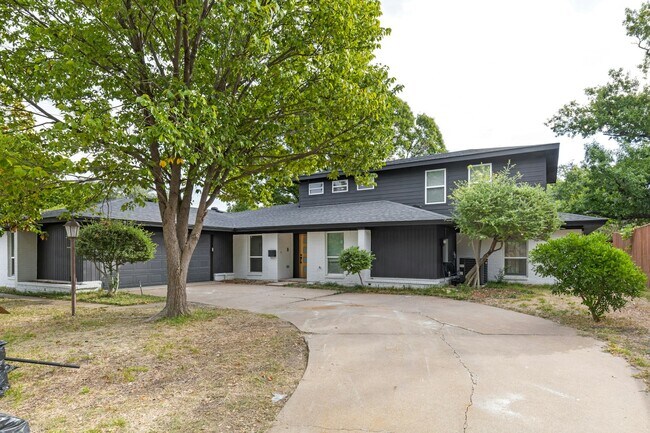 Foto del edificio - 15655 Regal Hill Cir