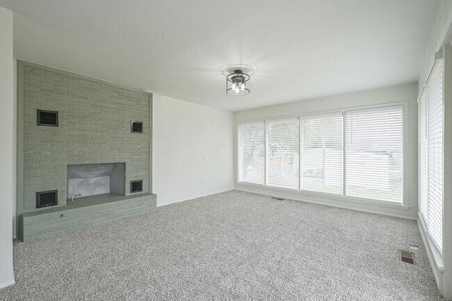 Foto del edificio - 5100 N Miller Ave
