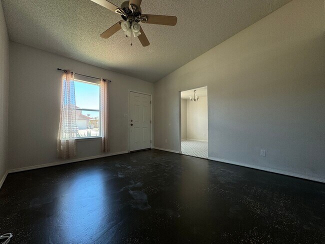 Building Photo - Northeast El Paso(Mesquite Hills 3bed with Refrig A/C and Solar Panels!