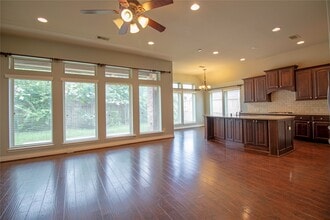 Building Photo - 2019 Sunset Springs Dr