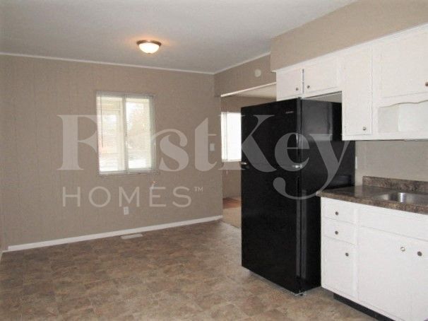 Building Photo - 47 S Brentwood Ave