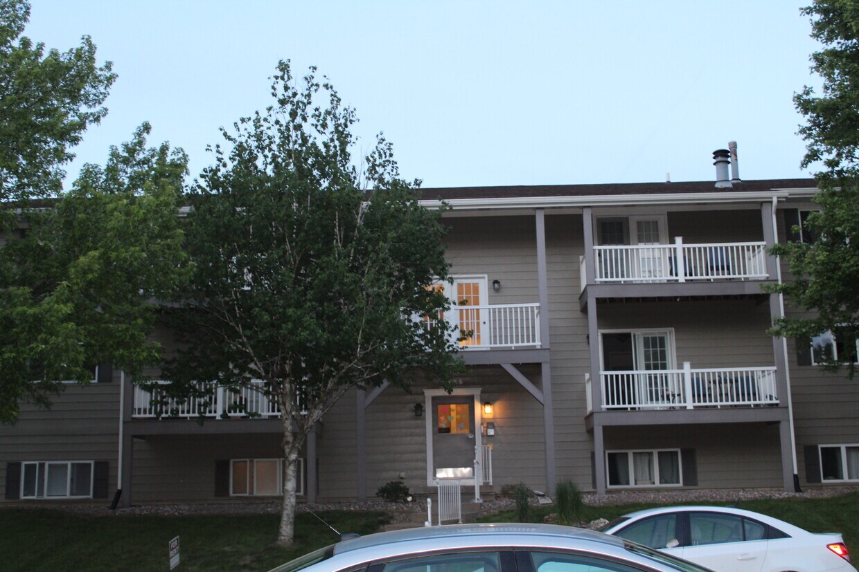 4125 31st St, Bettendorf, IA 52722 Condo for Rent in Bettendorf, IA