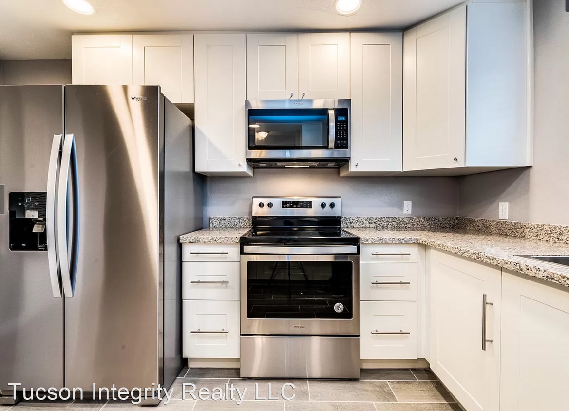 Building Photo - 1223-1235 E Elm St