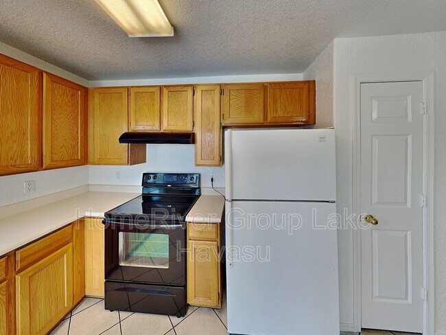 Building Photo - 3080 Caliente Dr