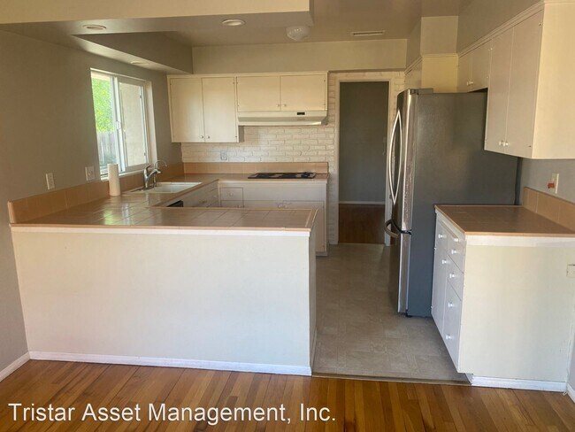 Building Photo - 4 br, 2 bath House - 5833 Lomond Dr.