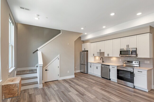 Building Photo - 3006 Ridge Ave