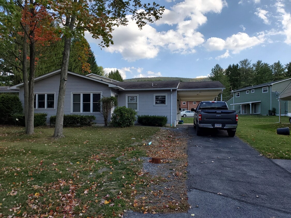 1625 Maine Dr, Altoona, PA 16602 Townhome Rentals in Altoona PA