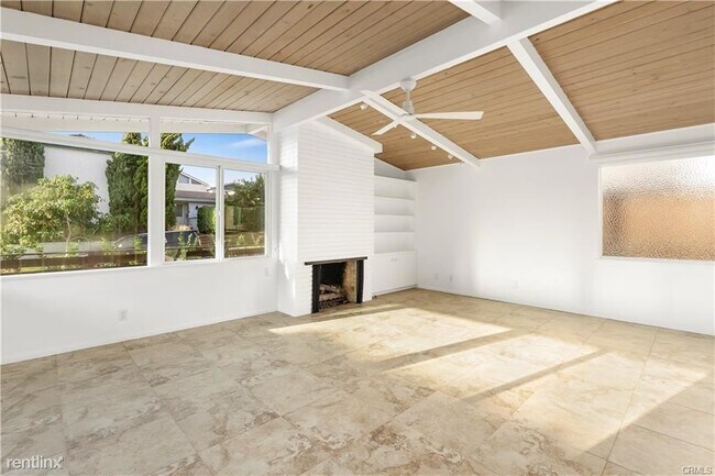 Building Photo - 3 br, 2 bath Duplex - 2500 1st Ave