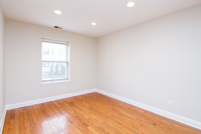 Building Photo - 6501 N Claremont Ave