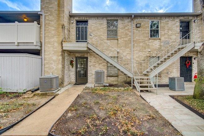 Foto del edificio - 10729 Braes Bend Dr