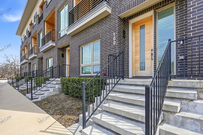 Photo - 2620 Valley View Ln Townhome