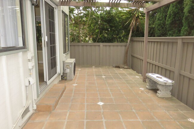 Foto del edificio - Townhome for Rent — La Jolla Village, South Point Community