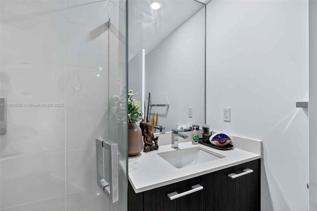 Foto del edificio - 45 SW 9th St