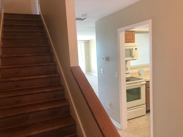Building Photo - 8253 Navarre Pkwy