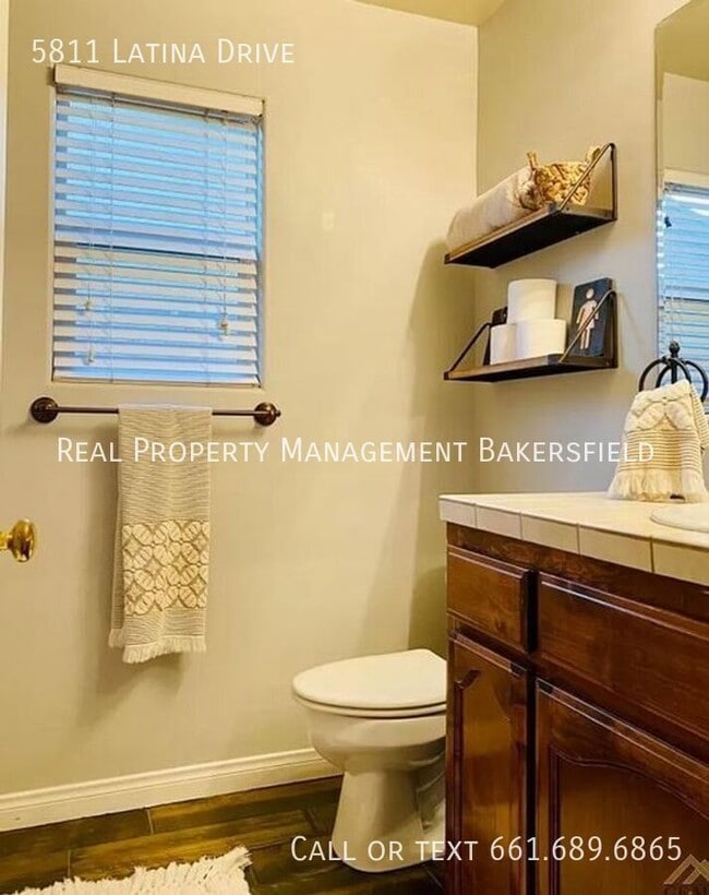 Building Photo - 5811 Latina Dr