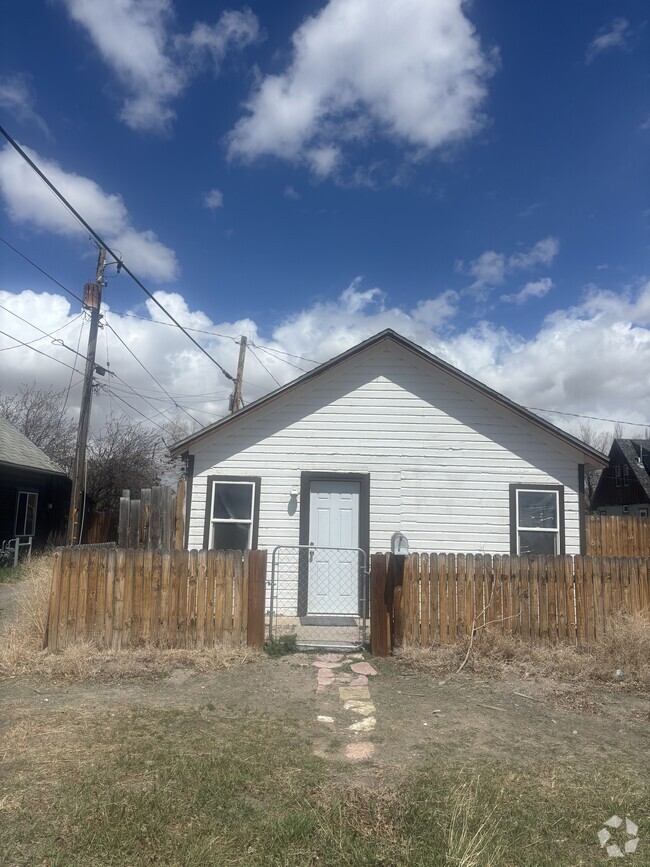 Building Photo - 457 W Sheridan St