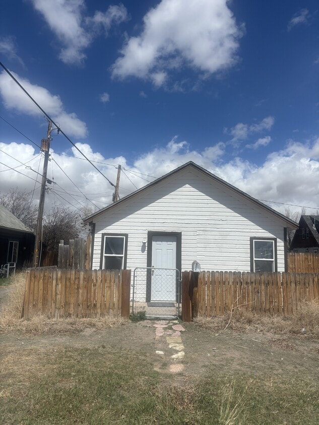 Primary Photo - 457 W Sheridan St