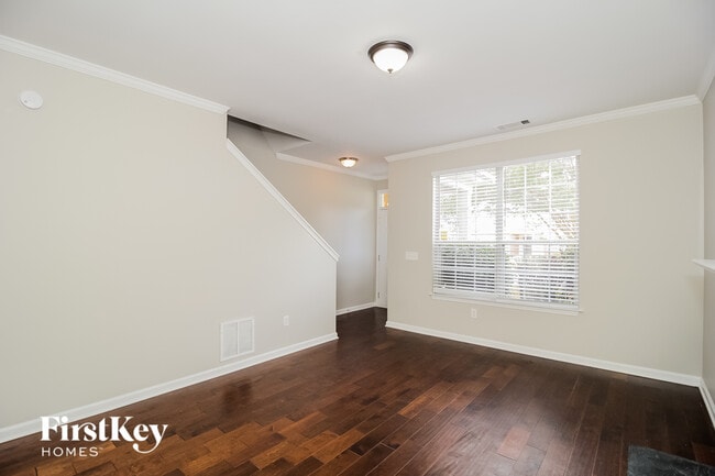 Building Photo - 2026 Baramore Oaks Dr