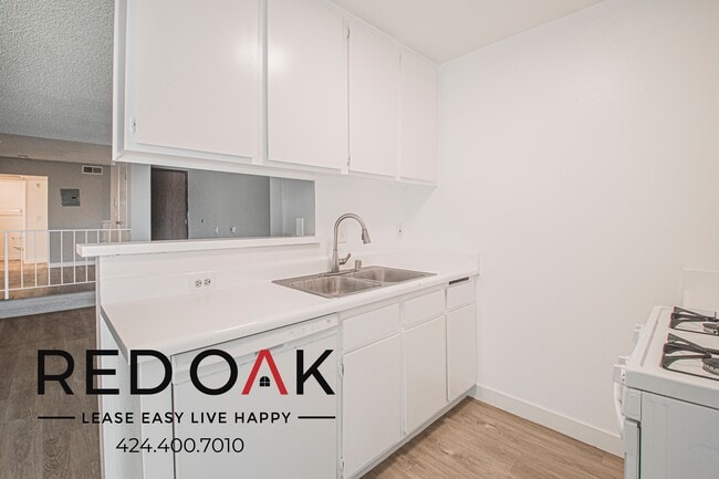 Building Photo - 8309 Cedros Ave