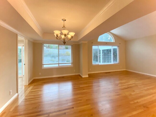 Foto del edificio - Gorgeous 4-bedroom Home Located in Cameron Hills Neighborhood of Fremont!