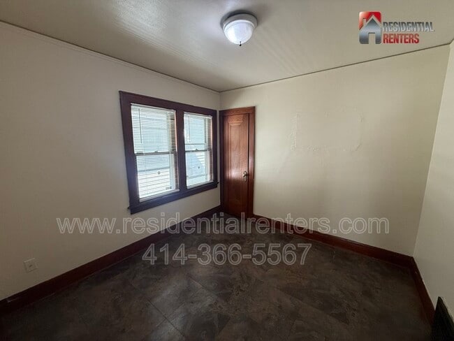 Building Photo - 5435 N 40th St