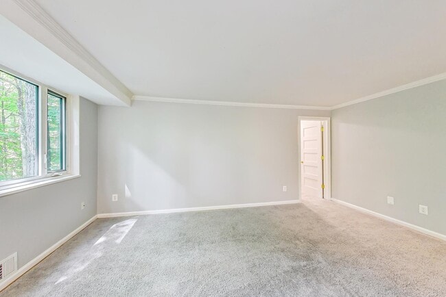 Foto del edificio - 10501 Montrose Ave