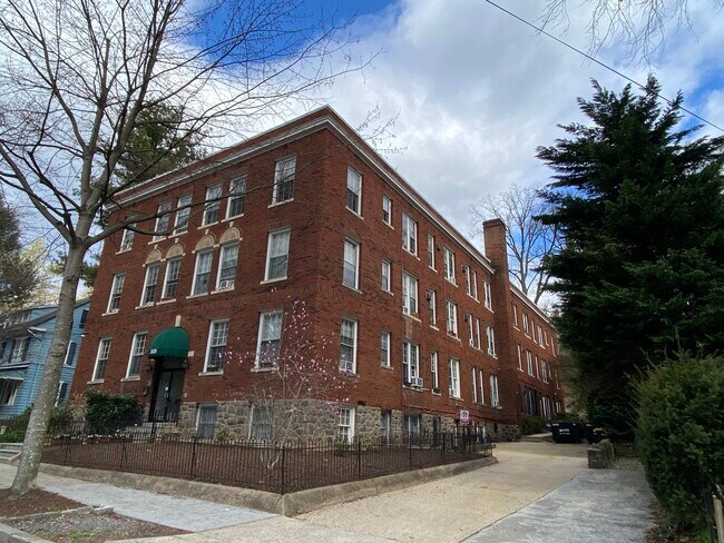 Foto del edificio - 3039 Macomb St NW
