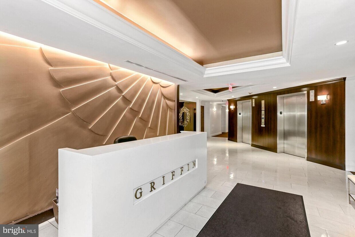 Foto principal - 955 26th St NW