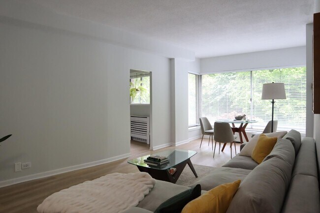 Foto del edificio - 4455 Douglas Ave