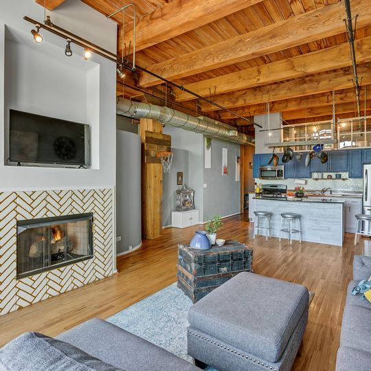 Building Photo - 1250 W Van Buren St