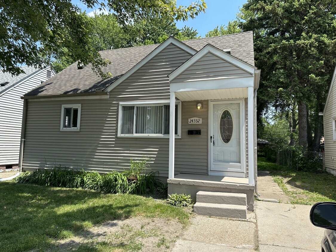 Foto principal - 24332 Bolam Ave
