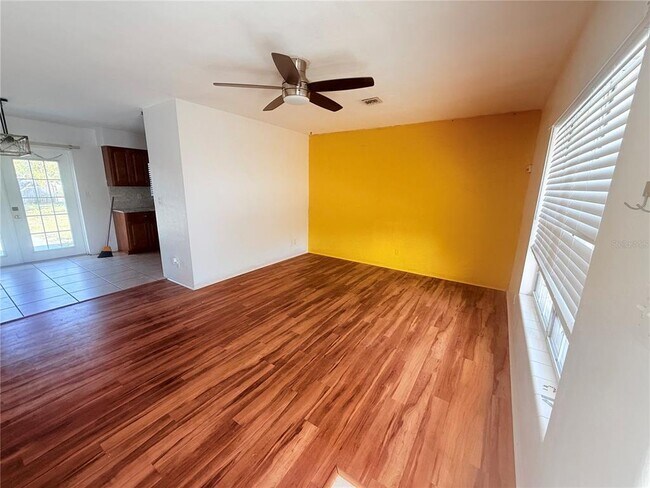 Foto del edificio - 751 72nd Ave N