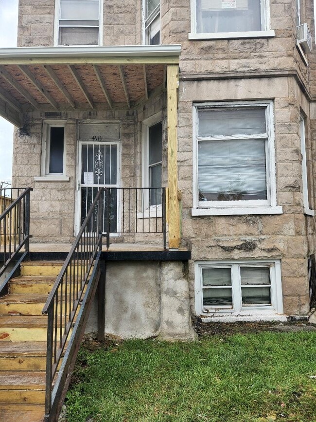Building Photo - 4111 W Harrison St