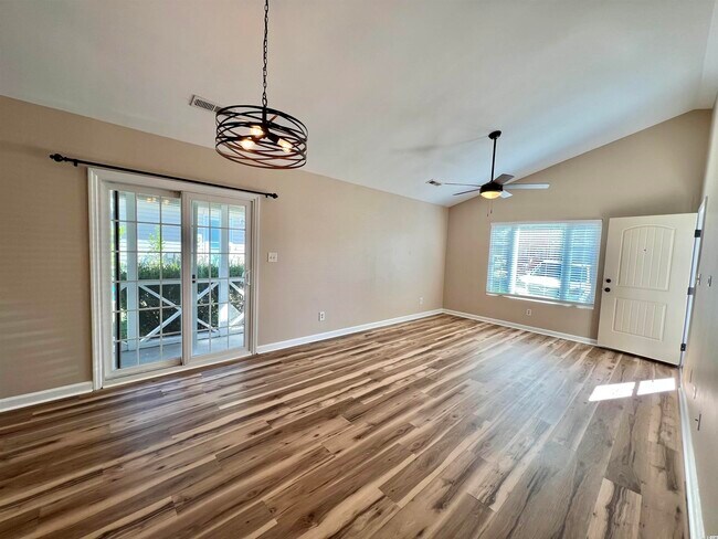 Foto del edificio - 1348 Tranquility Ln