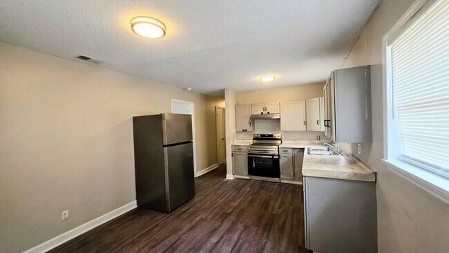 Foto del edificio - 220 Ebony Ln
