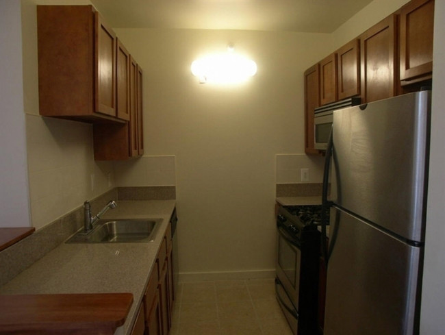 Building Photo - 444 Manhattan Ave