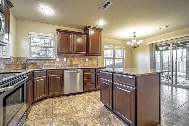 Building Photo - Beautiful Family Home in Bentonville!