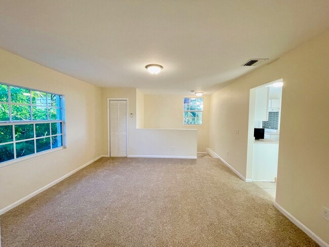 Building Photo - 707 Fernwood Dr
