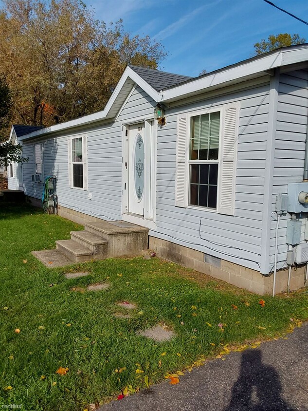 Primary Photo - 2 br, 1 bath Duplex - 103 Sunset Ct 103 Su...