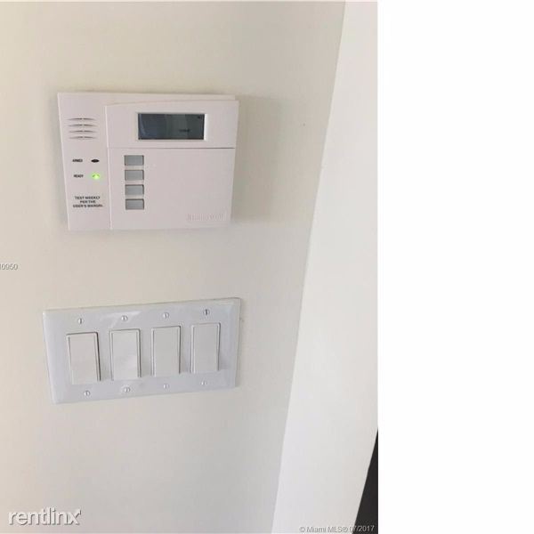 Foto del edificio - 8004 NW 154th St