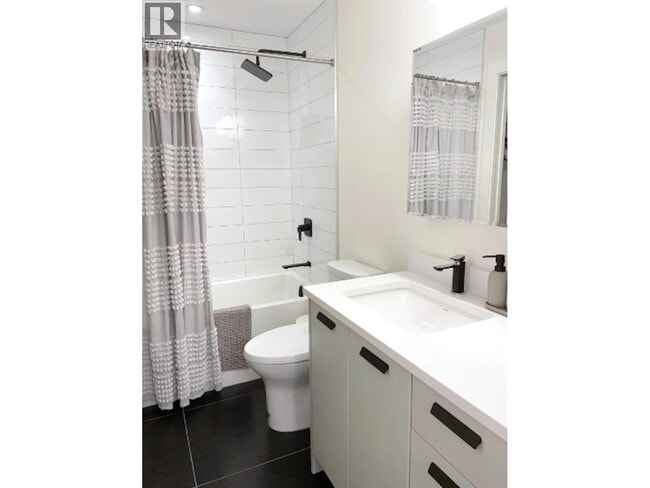 Photo du bâtiment - 282 E 18th Ave