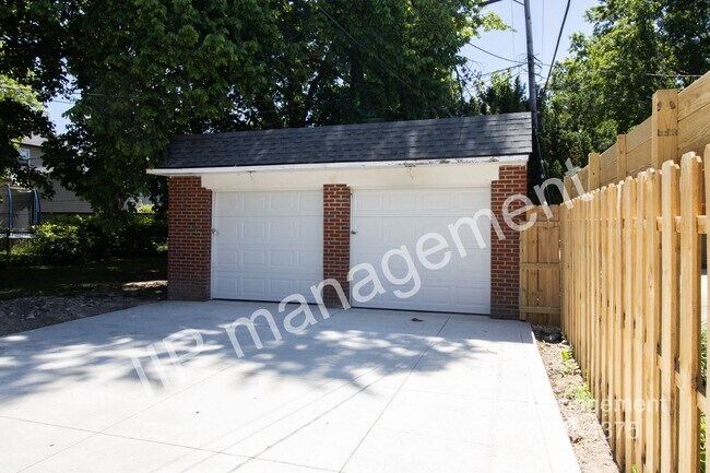 Building Photo - Make this beautiful brick colonial duplex ...