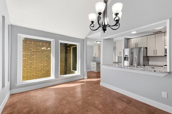 Building Photo - 8522 Scenic Green Dr